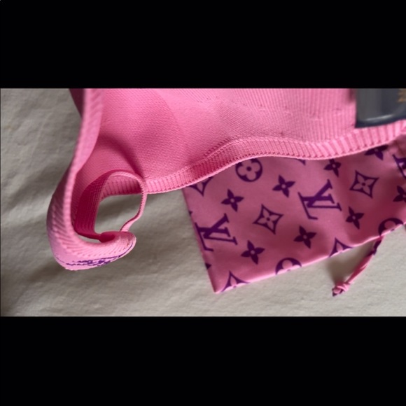 Authentic Louis Vuitton Pink Vuittamins Collection Spring 2021 - Picture 6 of 12